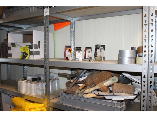 Handveger en blik, tape, ldpe zakken, sealfolie, handschoenen en gezichtsbeschermers in 2 stellingen. let o... - afbeelding 3 van  5