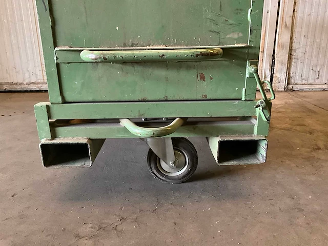 Haneu kantelbak 350 liter v.v. transportwielen en uitsparing heftrucklepels - afbeelding 4 van  5
