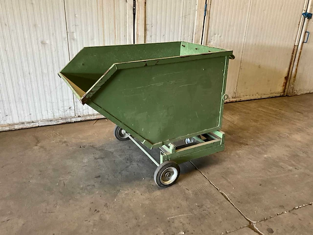 Haneu kantelbak 600 liter v.v. transportwielen en uitsparing heftrucklepels - afbeelding 1 van  5
