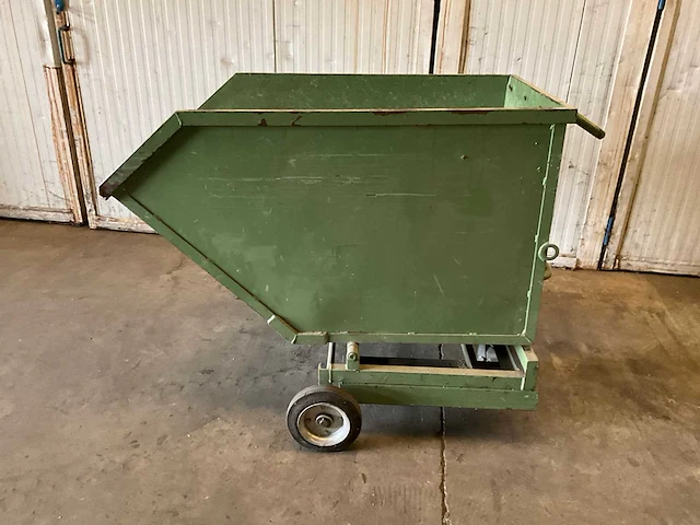 Haneu kantelbak 600 liter v.v. transportwielen en uitsparing heftrucklepels - afbeelding 2 van  5