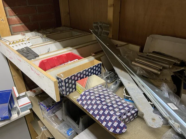 Hang- en sluitwerk - afbeelding 31 van  38