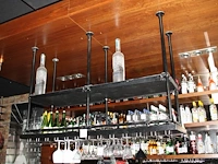 Hang flessenrek met 2 planken en 13 glasbeugels. afmeting 162 x 51 x 105 cm. - afbeelding 1 van  3