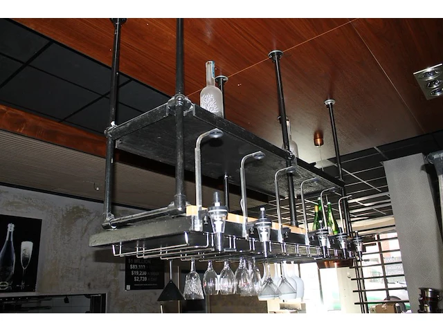 Hang flessenrek met 2 planken en 13 glasbeugels. afmeting 162 x 51 x 105 cm. - afbeelding 2 van  3