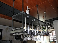 Hang flessenrek met 2 planken en 13 glasbeugels. afmeting 162 x 51 x 105 cm. - afbeelding 2 van  3