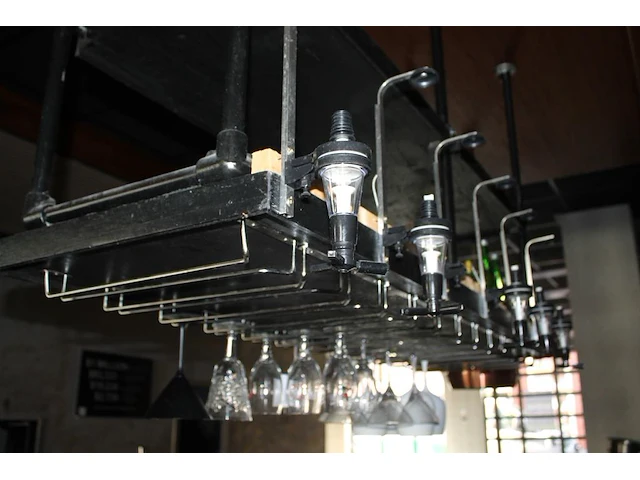 Hang flessenrek met 2 planken en 13 glasbeugels. afmeting 162 x 51 x 105 cm. - afbeelding 3 van  3
