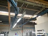 Hangbaan met voorbehandelingslijn en moffel/droogovens
