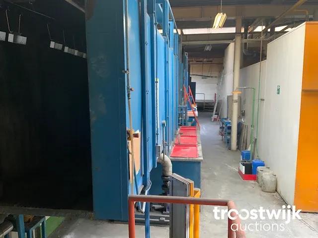 Hangbaan met voorbehandelingslijn en moffel/droogovens - afbeelding 21 van  23
