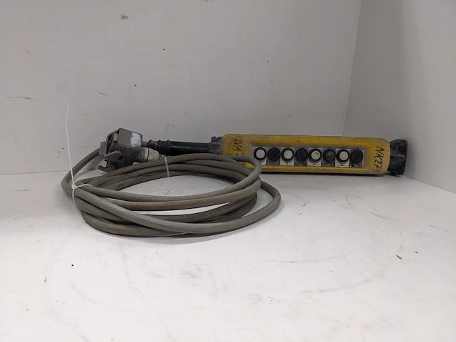 Hangdrukknopkast met harting connector - afbeelding 1 van  7
