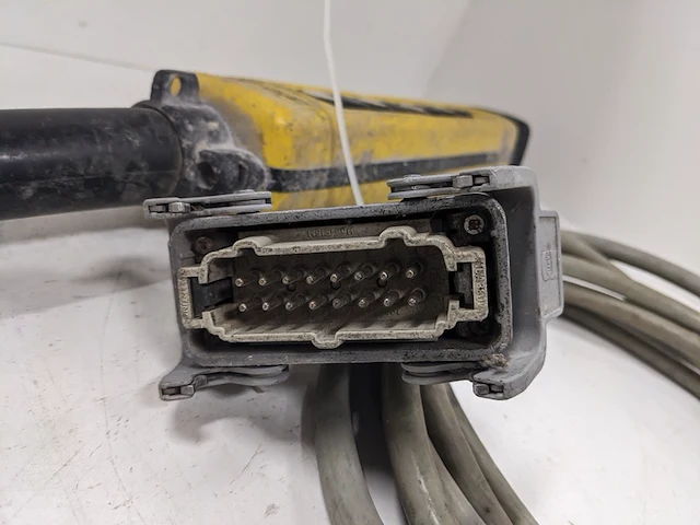 Hangdrukknopkast met harting connector - afbeelding 6 van  7