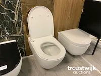 Hangend toilet - afbeelding 1 van  3