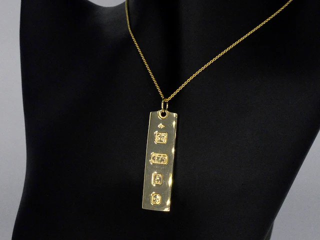 Hanger in de vorm van een goudbaar met officiële stempels, excl. ketting - afbeelding 2 van  8