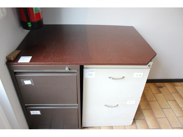 Hangmappenkast met twee lades en dekblad. afmeting dekblad 100 x 73cm. hoogte kast 76cm. - afbeelding 1 van  3