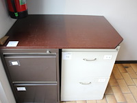 Hangmappenkast met twee lades en dekblad. afmeting dekblad 100 x 73cm. hoogte kast 76cm.