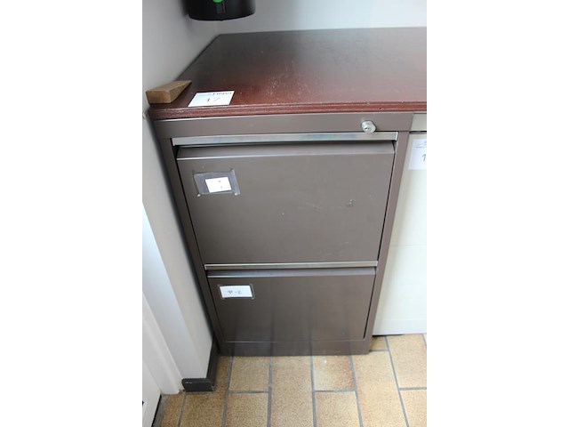 Hangmappenkast met twee lades en dekblad. afmeting dekblad 100 x 73cm. hoogte kast 76cm. - afbeelding 2 van  3