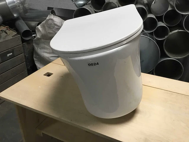 Hangtoilet - toiletpot - afbeelding 4 van  5