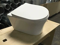 Hangtoilet - toiletpot - afbeelding 5 van  5