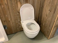 Hangtoilet met toiletbril - afbeelding 2 van  3