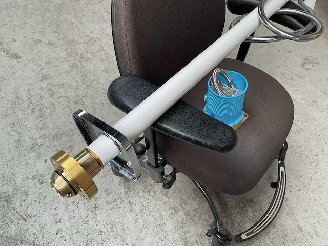 Hansgrohe puravida vrijstaande badkraan wit/chroom 15473400 inclusief inbouw voet - afbeelding 2 van  8