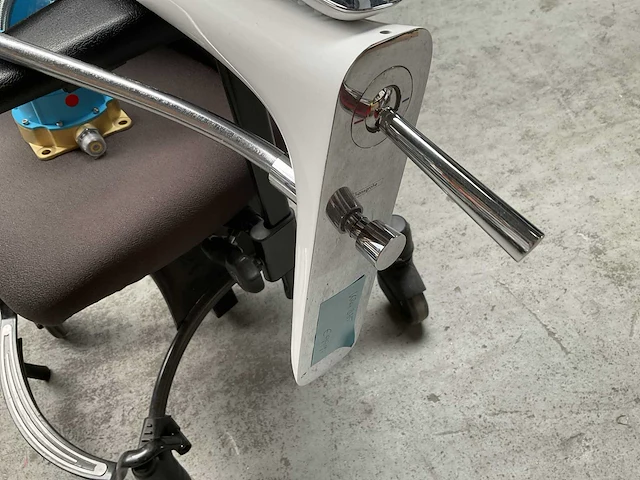 Hansgrohe puravida vrijstaande badkraan wit/chroom 15473400 inclusief inbouw voet - afbeelding 4 van  8