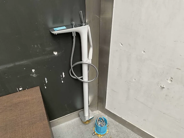 Hansgrohe puravida vrijstaande badkraan wit/chroom 15473400 inclusief inbouw voet - afbeelding 5 van  8