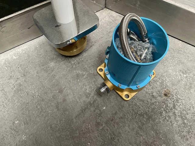 Hansgrohe puravida vrijstaande badkraan wit/chroom 15473400 inclusief inbouw voet - afbeelding 8 van  8