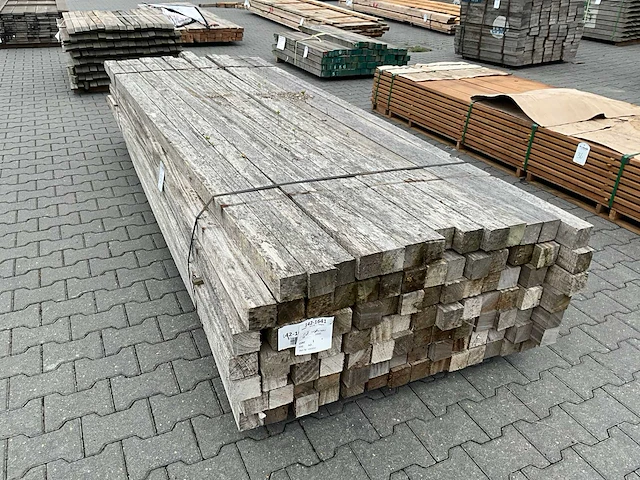 Hardhout paal gepunt (3000x70x70mm) (98x) - afbeelding 1 van  5