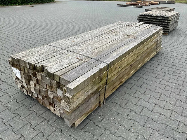 Hardhout paal gepunt (3000x70x70mm) (98x) - afbeelding 3 van  5