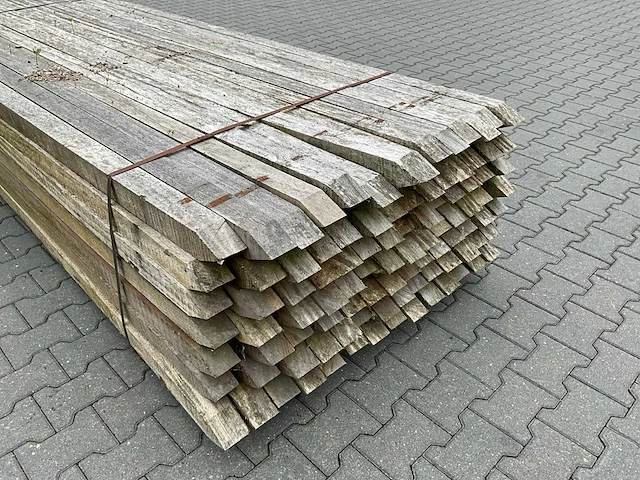 Hardhout paal gepunt (3000x70x70mm) (98x) - afbeelding 4 van  5