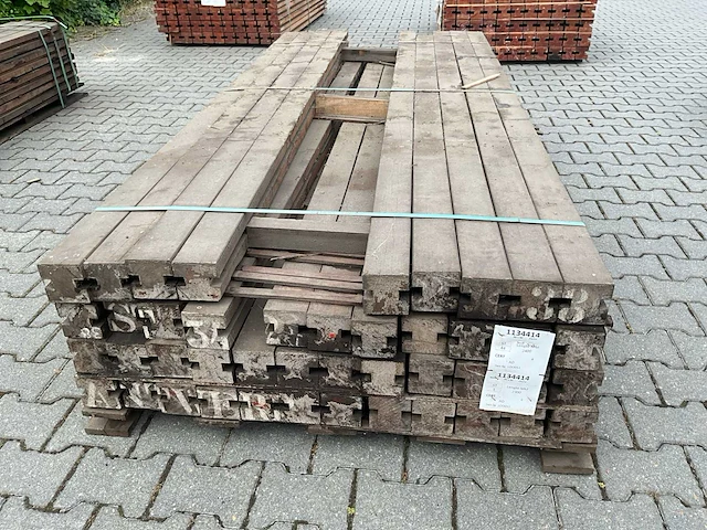 Hardhout schuttingpaal (2400x90x90mm) (44x) - afbeelding 2 van  3