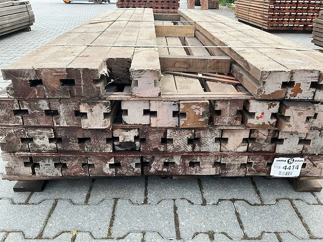 Hardhout schuttingpaal (2400x90x90mm) (44x) - afbeelding 3 van  3