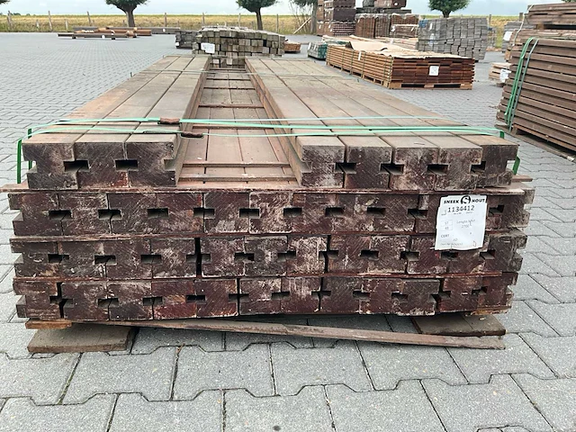 Hardhout schuttingpaal (2700x90x90mm) (44x) - afbeelding 3 van  4
