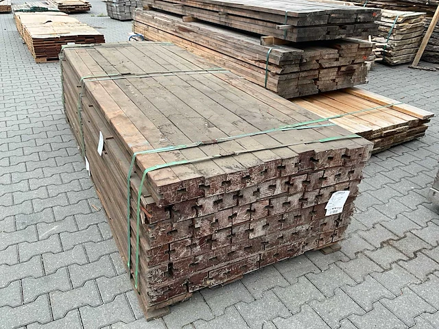 Hardhout schuttingpaal (2700x90x90mm) (72x) - afbeelding 1 van  4