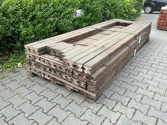 Hardhout schuttingpaal (3000x90x90mm) (43x) - afbeelding 1 van  4