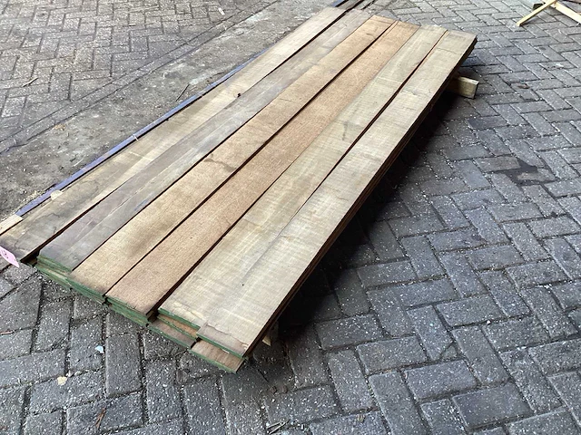 Hardhout sucupira - kd ovengedroogd 2500x980x100 mm - planken (35x) - afbeelding 7 van  9