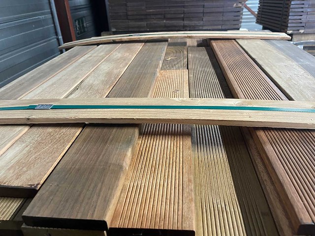 Hardhout tegelhout 550-1050x97x17mm (410x) - afbeelding 1 van  3