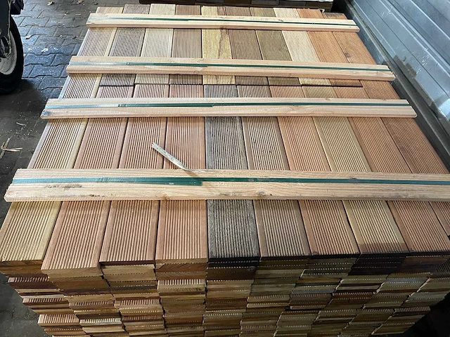 Hardhout tegelhout 550-1050x97x17mm (596x) - afbeelding 1 van  3