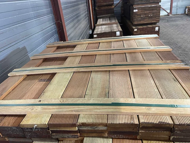 Hardhout tegelhout 550-1050x97x17mm (607x) - afbeelding 1 van  3