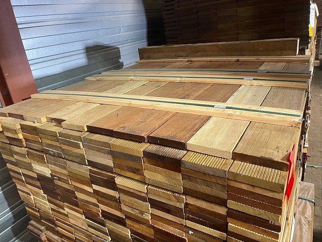 Hardhout tegelhout 550-1050x97x17mm (800x) - afbeelding 1 van  3