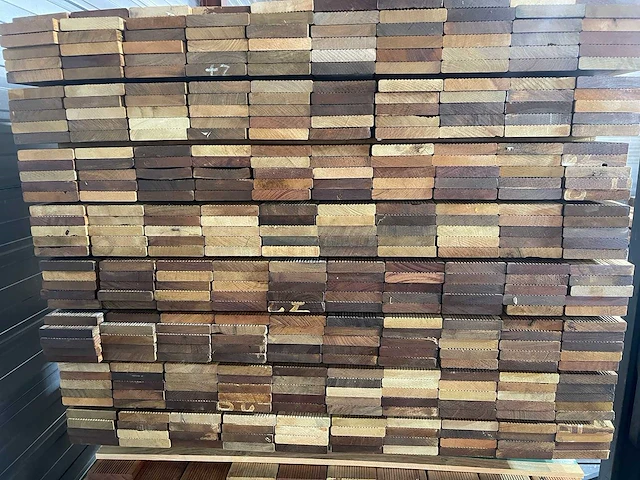 Hardhout tegelhout 550-1050x97x17mm (800x) - afbeelding 3 van  3