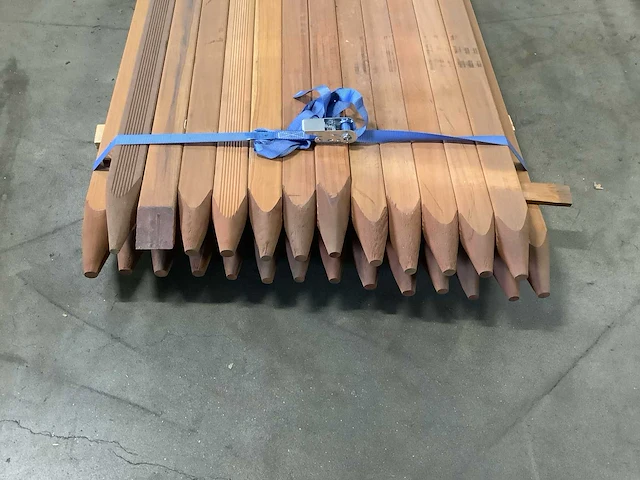 Hardhouten 300cm tuinpaal 65x65mm (26x) - afbeelding 3 van  3