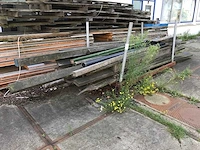 Hardhouten balken en planken - afbeelding 1 van  3