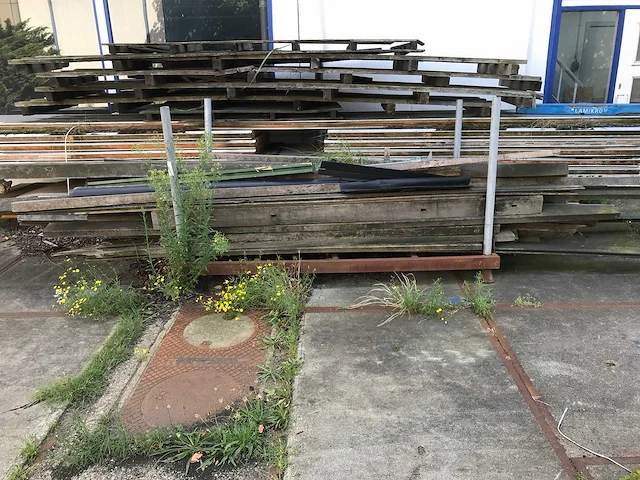Hardhouten balken en planken - afbeelding 2 van  3