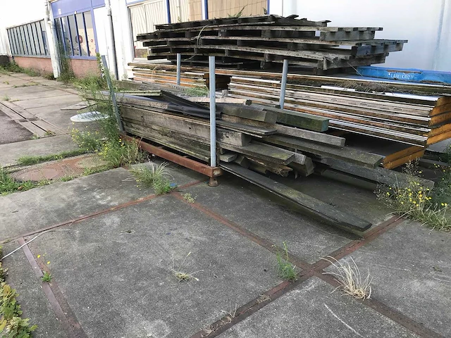 Hardhouten balken en planken - afbeelding 3 van  3