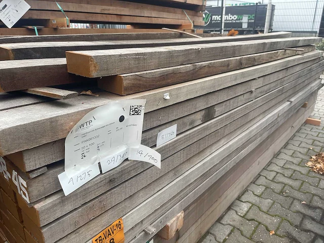 Hardhouten balken fijnbezaagd 2750-4000x100x50mm (93x) - afbeelding 2 van  3
