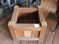 Hardhouten bloembak. afmeting 60 x 60 x 50 cm. - afbeelding 1 van  1