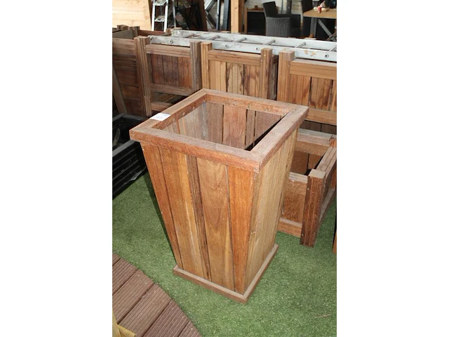 Hardhouten bloembak. afmeting 60 x 60 x91 cm. - afbeelding 2 van  3
