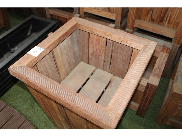 Hardhouten bloembak. afmeting 60 x 60 x91 cm. - afbeelding 3 van  3
