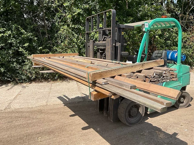 Hardhouten blokhutprofiel 5,9x2,8 cm, diverse lengtes (45x) - afbeelding 1 van  4