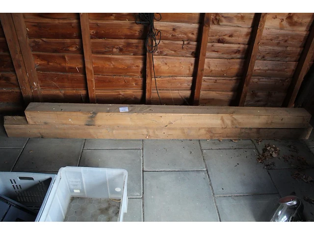 Hardhouten douglas balken 14 x 14cm. 3 stuks in 3 verschillende lengtes, ca 250 x 280 en 215cm - afbeelding 1 van  3