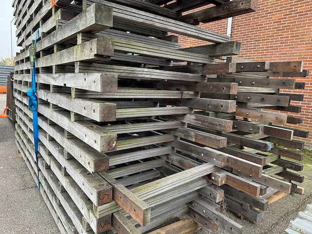 Hardhouten frames 390x120cm (circa 155 meter) - afbeelding 2 van  3
